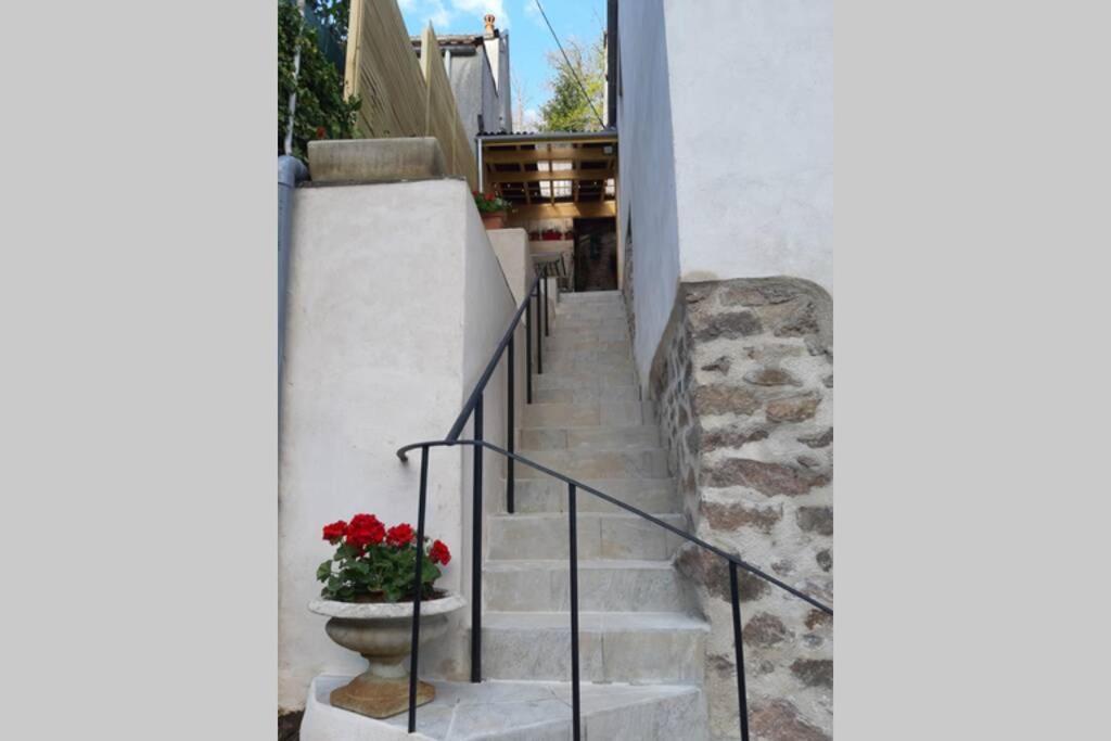 La Petite Maison Dans La Vallee Avallon Exterior photo